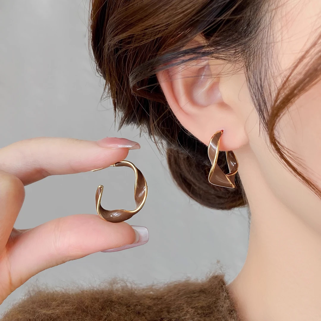 铜合金珐琅耳饰 咖色c型耳夹无耳洞圈圈秋冬新款爆款女人味圆脸