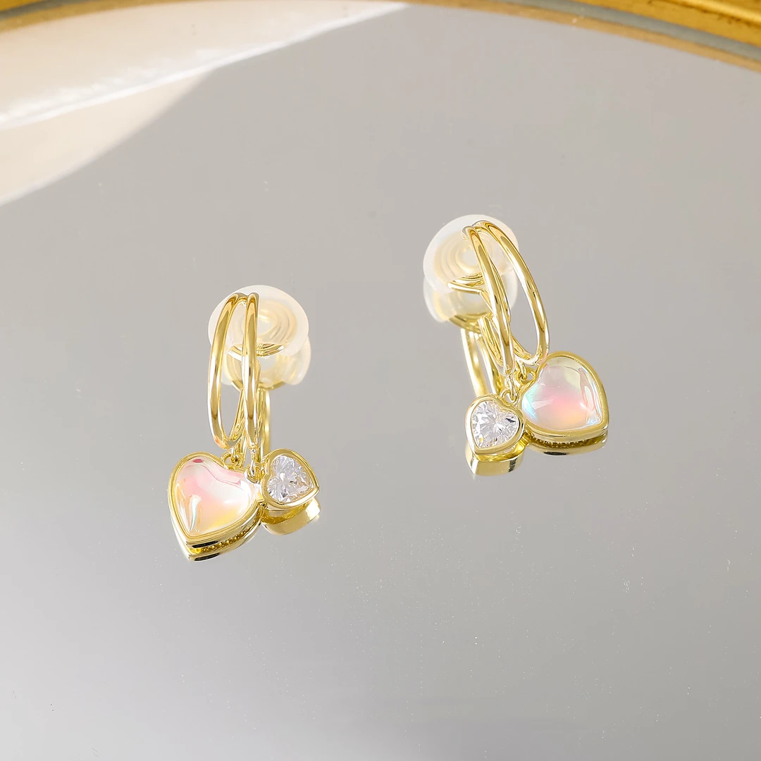 铜合金耳饰 百搭灵动幻彩双爱心甜美风蚊香盘耳夹