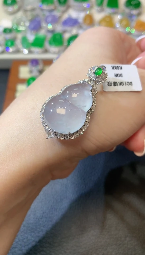 【闪购商品】翡翠吊坠(不含链)18K金镶嵌D65