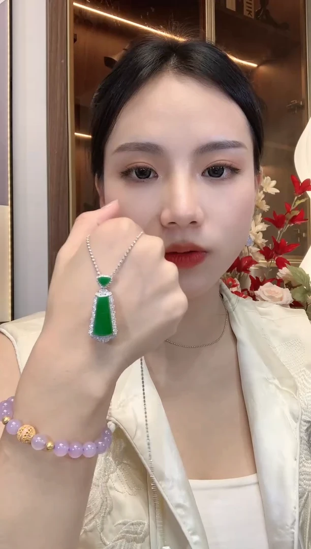 【闪购商品】翡翠吊坠(不含链)18K金镶嵌C43