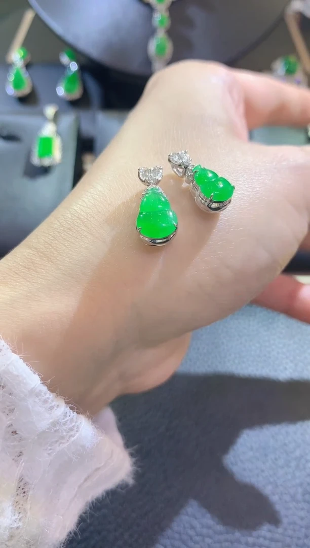 【云中意】 - 18K金 葫芦翡翠吊坠 - 多样性发货一件