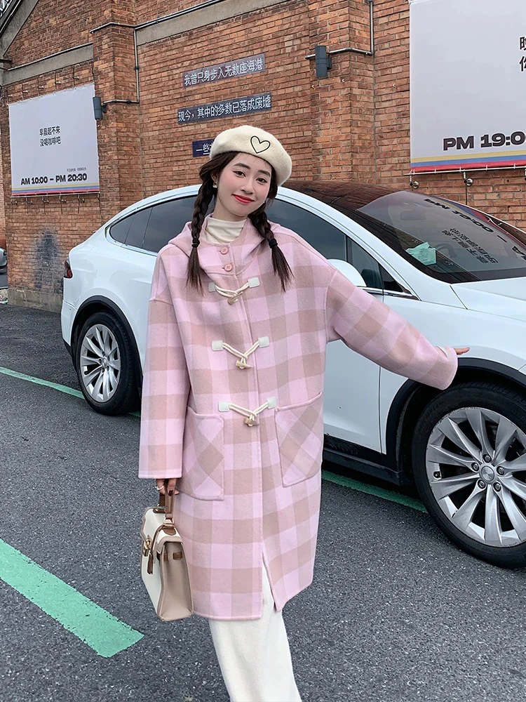 连帽粉色牛角扣24年羊毛大衣女