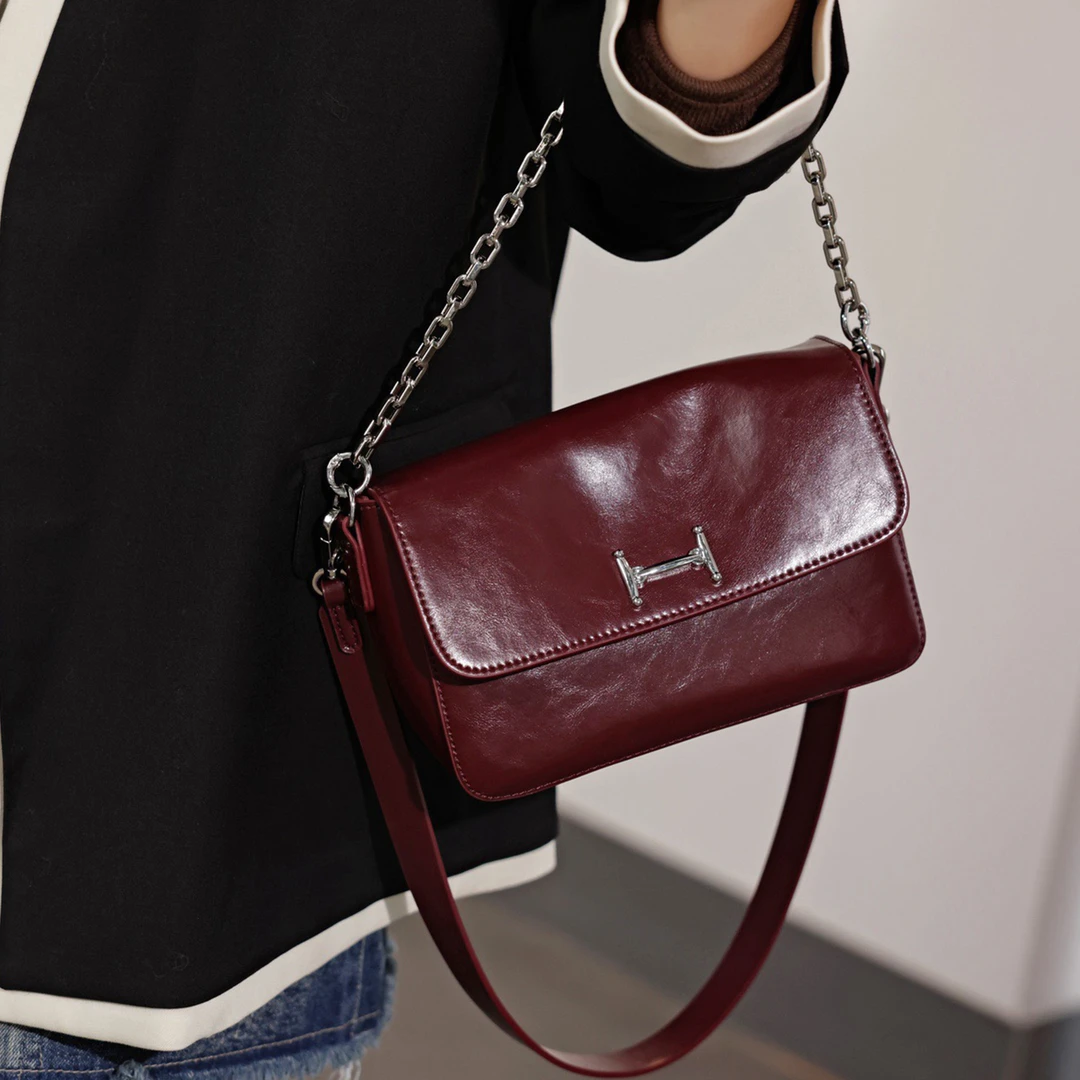 2024新款时尚油蜡皮小方包洋气链子手提包休闲软皮腋下单肩包斜跨