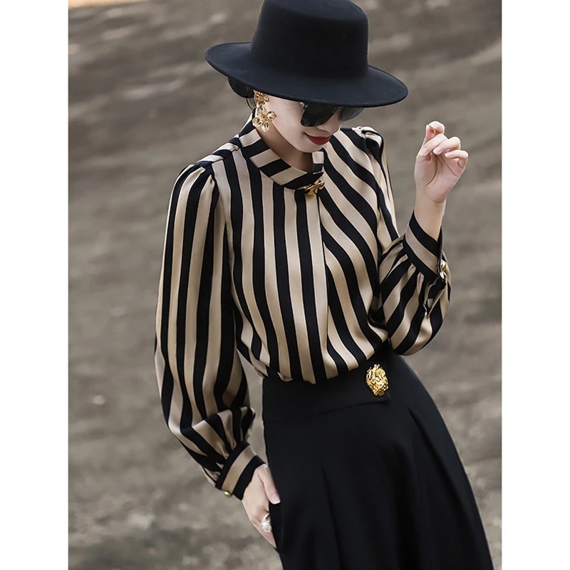 MEXCOCO/兰瑟儿秋季新款高级感气质通勤金属扣衬衫上衣M3WD9111