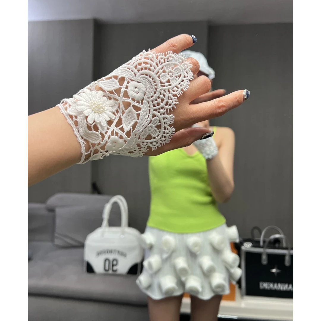 水溶花蕾丝订珍珠时尚透气薄款夹指装饰手套JEC41T105