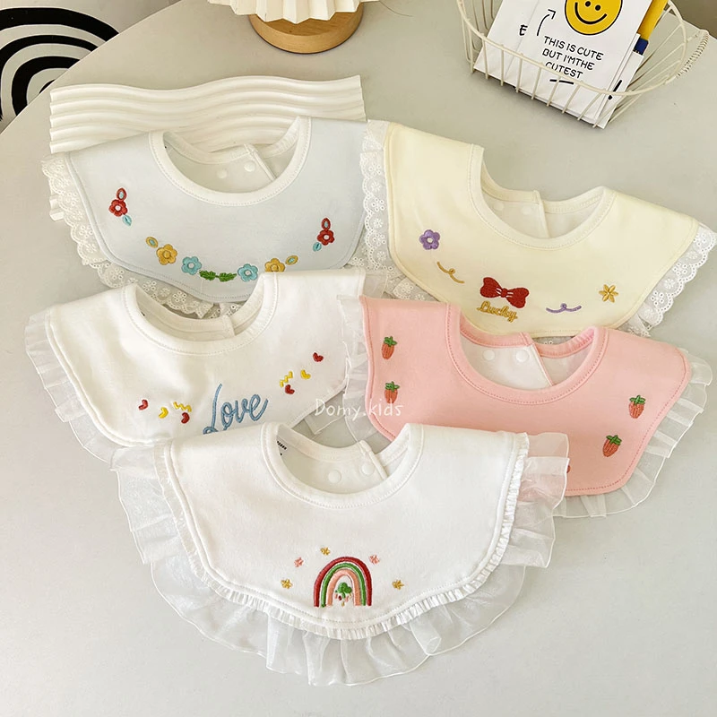 婴儿花边围嘴女宝宝卡通刺绣防水口水巾棉围兜男新生儿防吐奶兜