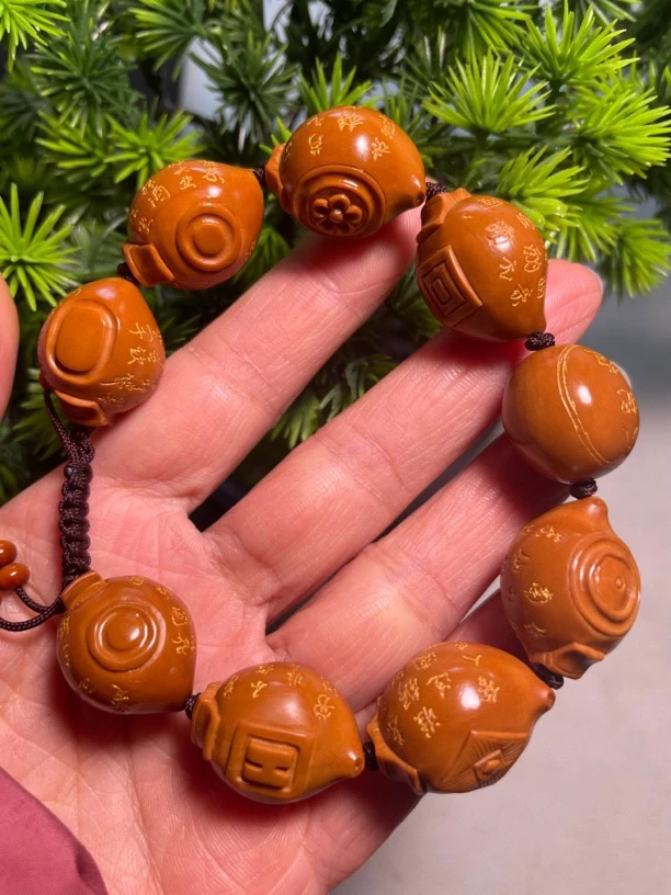 纯手工橄榄核雕 八把壶 颜色透亮