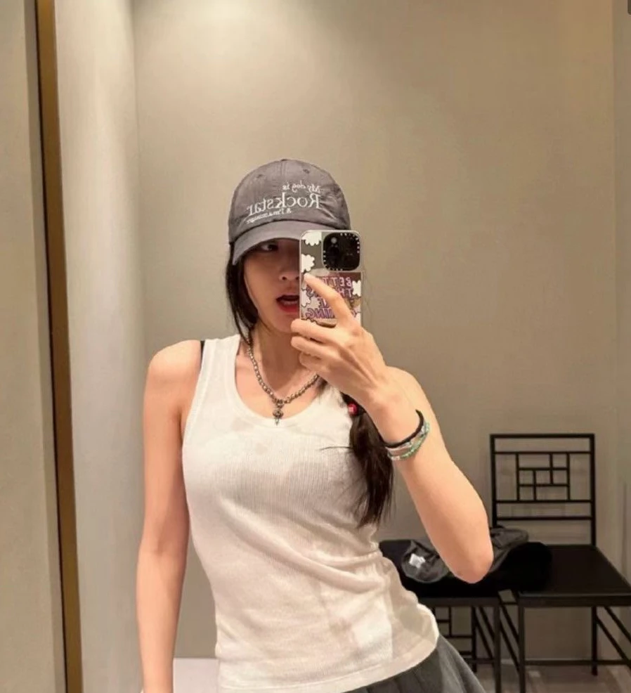 经典款时尚百搭三色吊带背心