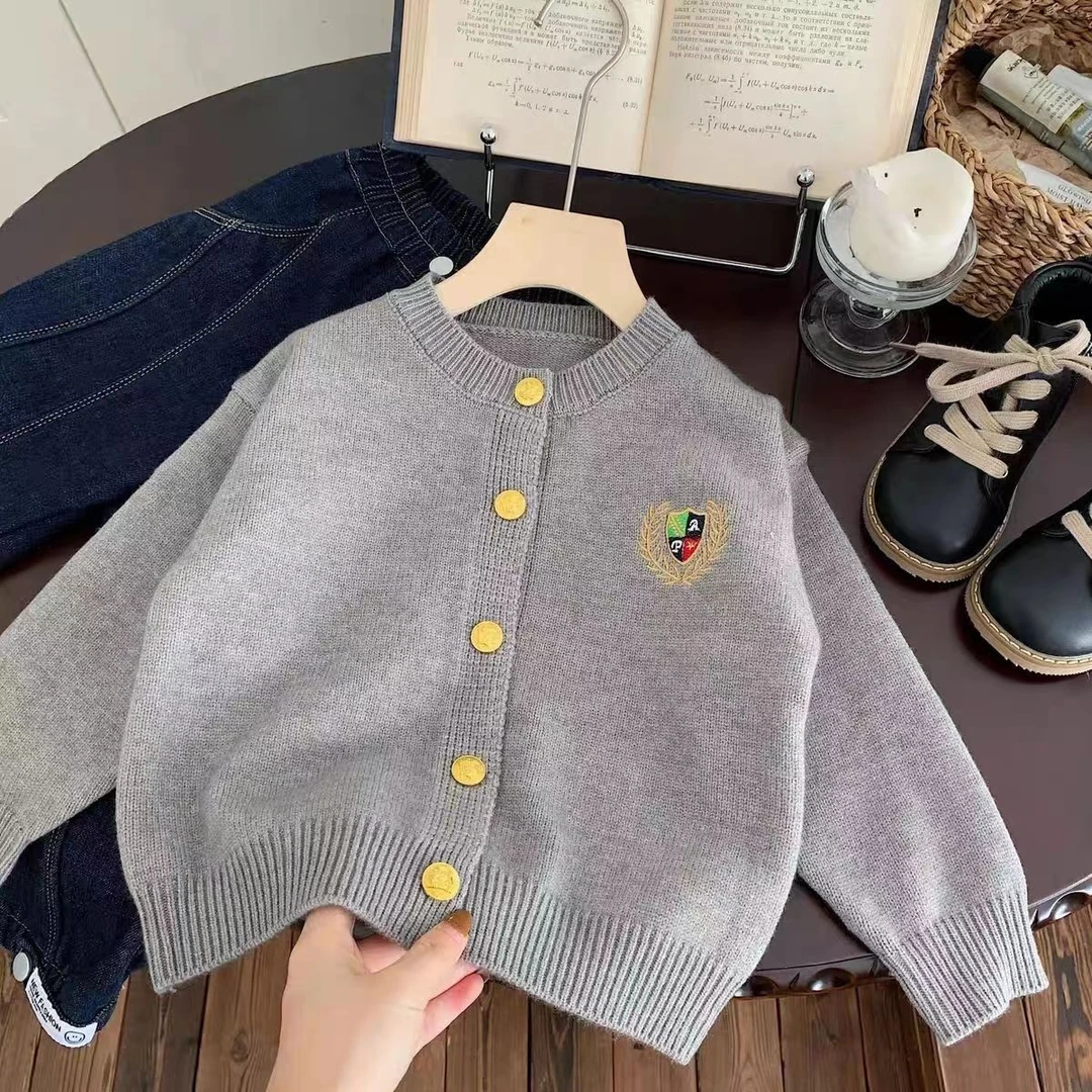 儿童毛衣开衫秋冬新款男女童学院风上衣刺绣纯色百搭洋气内搭外套