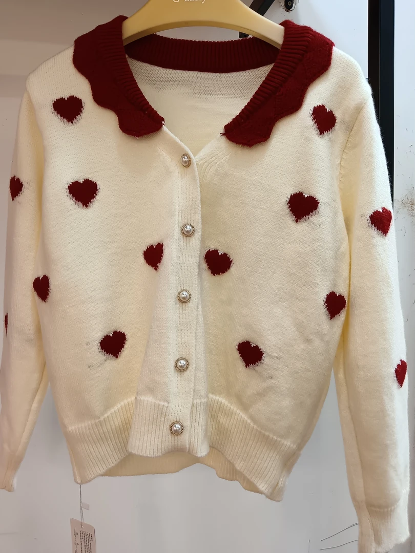 荷叶边领爱心开衫上衣