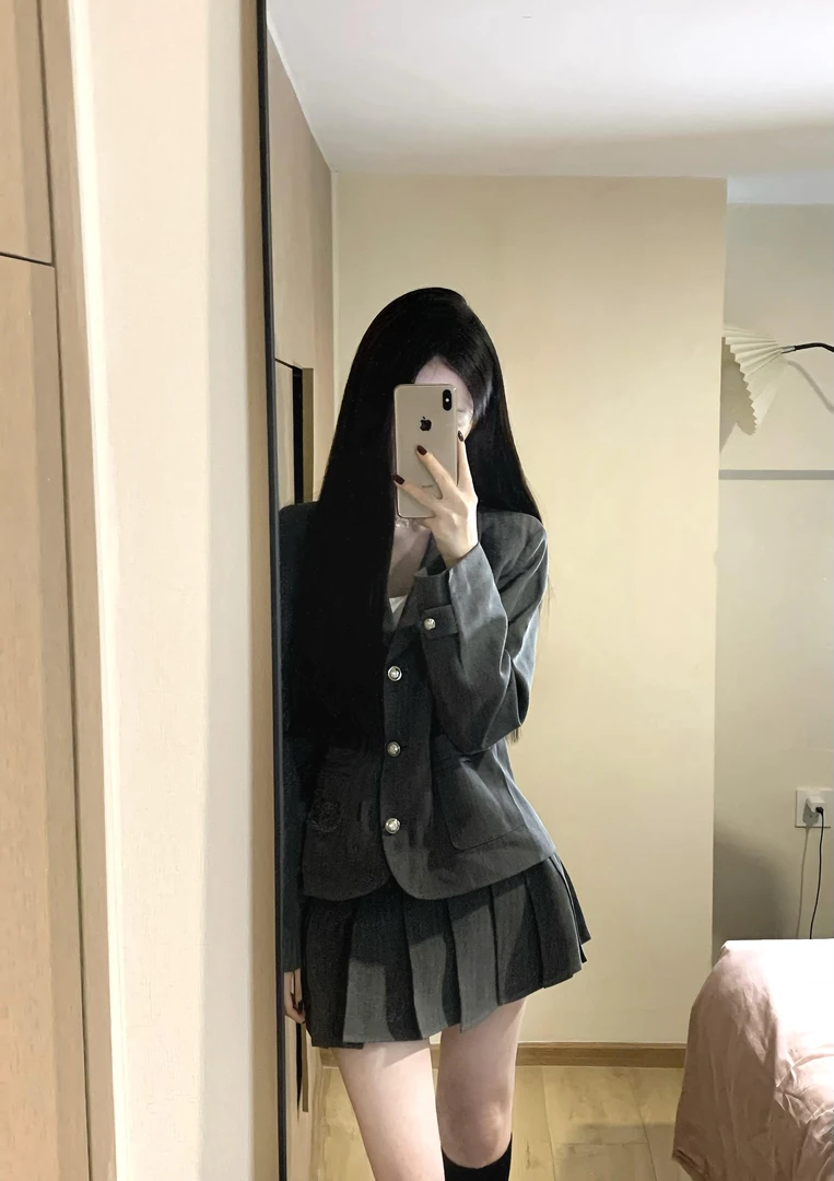 灰色西装外套女2024早秋高级感学院风格纹短裙初秋休闲西服两件套