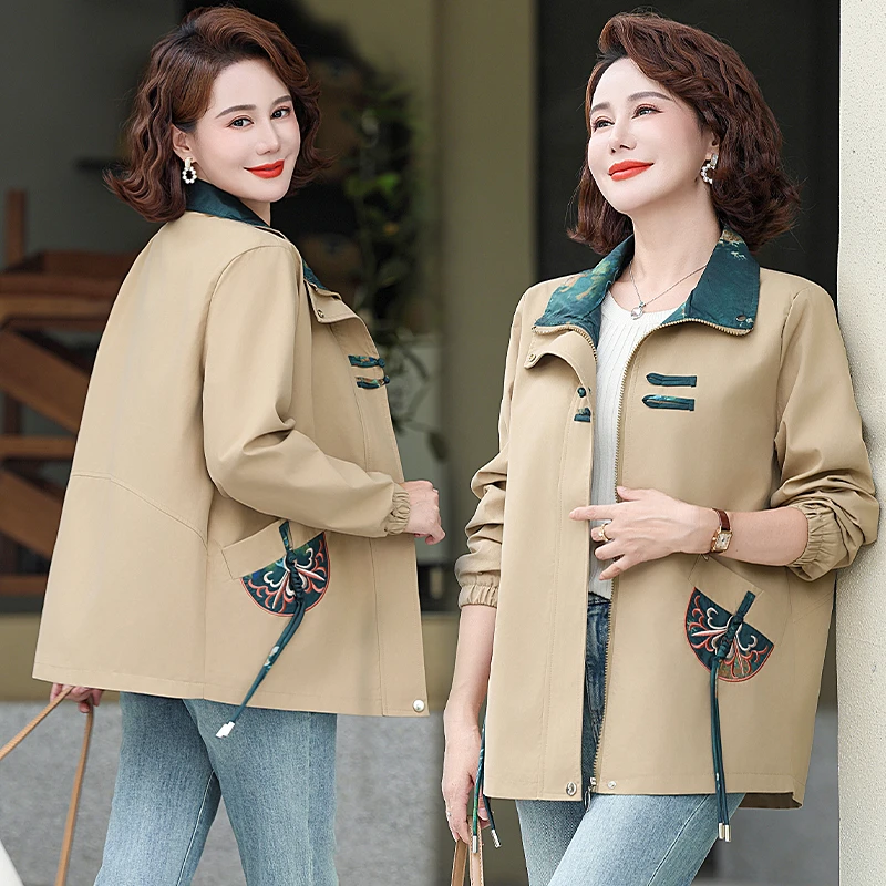 妈妈秋装洋气外套新款中老年女装时尚减龄短款春秋薄夹克风衣