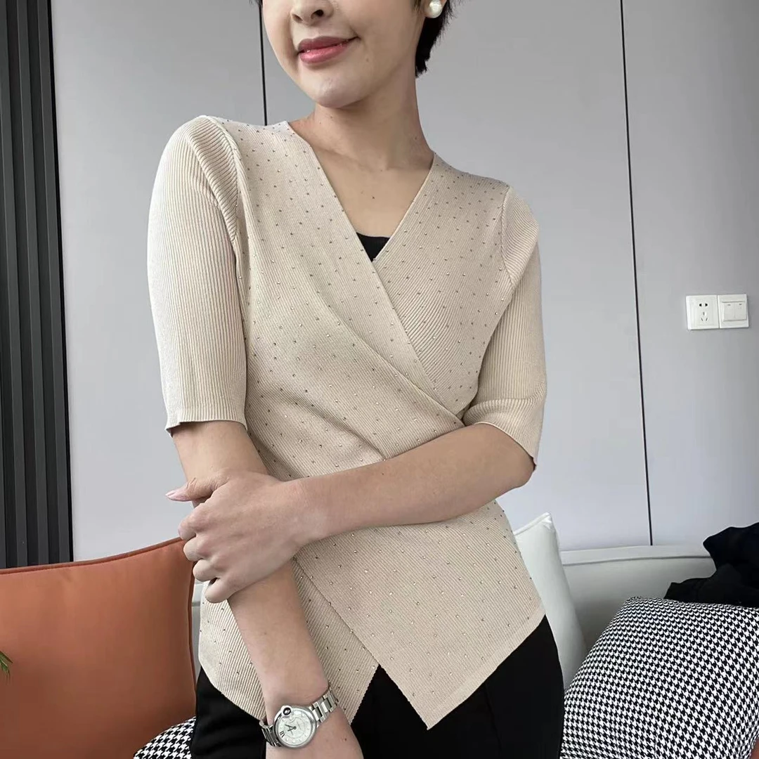 名港M2239【夏季新款】纯色v领时尚显瘦百搭烫钻满天星针织衫