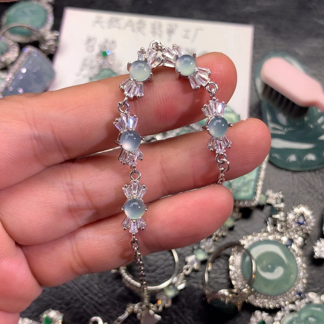 翡翠颈饰未镶嵌手链