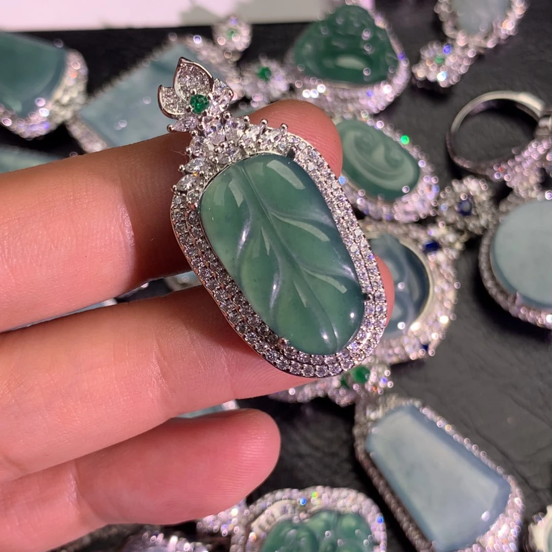 翡翠颈饰未镶嵌叶子