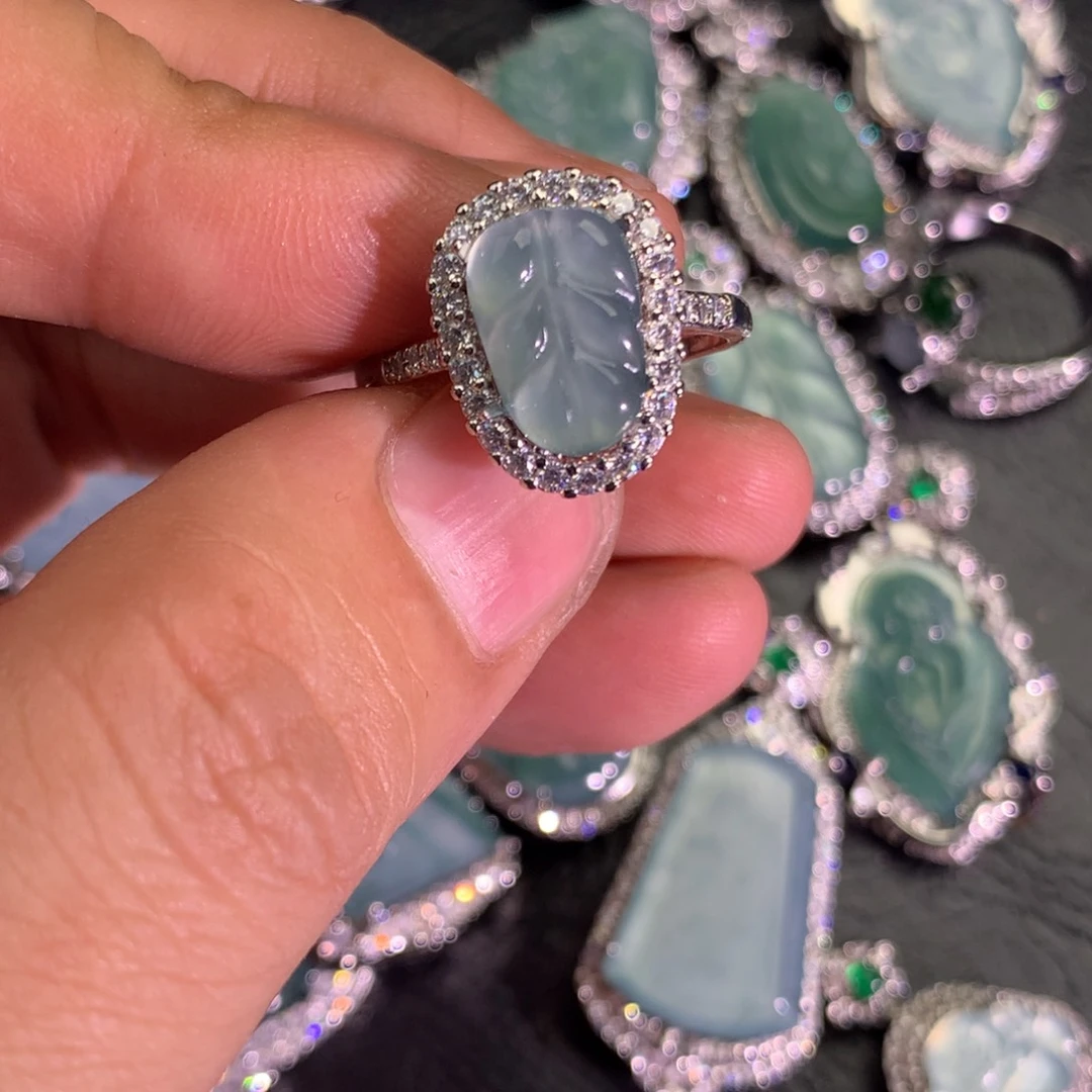 翡翠颈饰未镶嵌叶子戒指