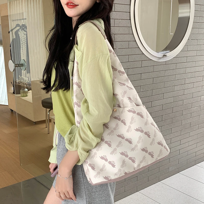 秋冬韩风设计新款小众帆布包女ins大容量时尚百搭通勤单肩水桶包