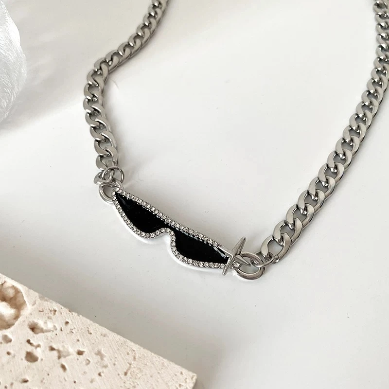 2024新款儿童项链男童女童高级潮流嘻哈街舞设计感钛钢吊坠锁骨链