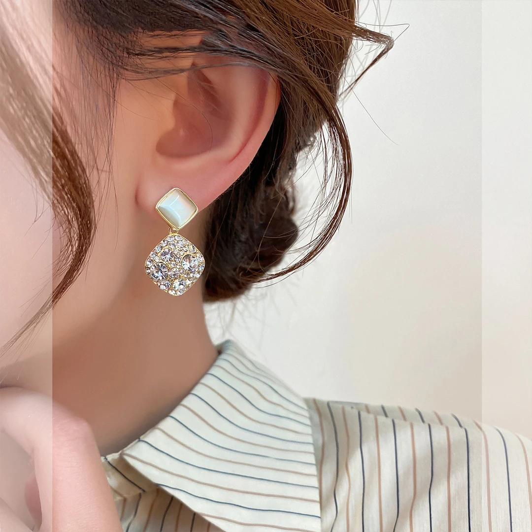 铜合金合成锆石耳饰 气质轻奢时尚百搭复古法式小众耳饰LY0242