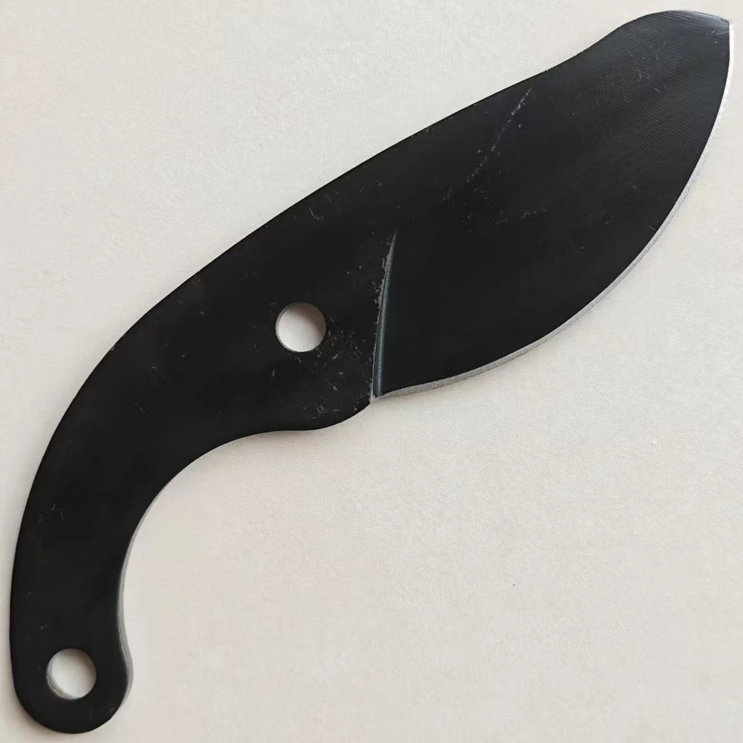 1个 欧亚马1009伸缩粗枝剪鲨鱼刀片