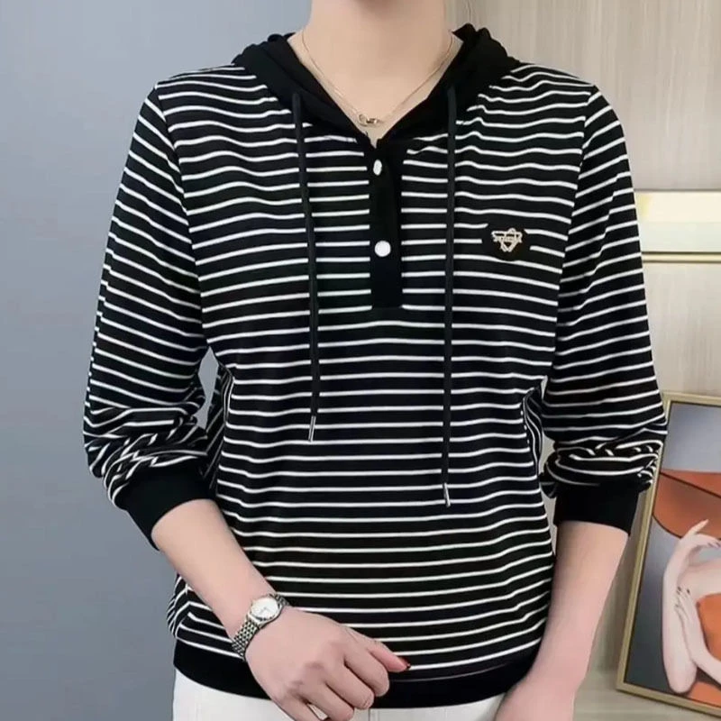 春秋薄款长袖连帽上衣条纹t恤女士宽松休闲百搭时尚中年妈妈小衫