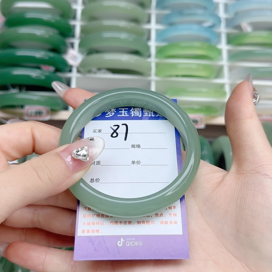【闪购商品】石英质玉手镯未镶嵌萌****食59口径