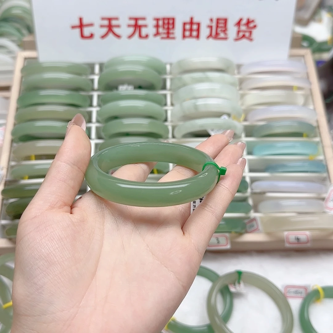 石英质玉手镯未镶嵌58口径