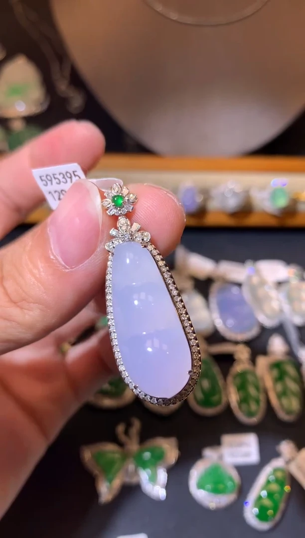【闪购商品】翡翠吊坠(不含链)18K金镶嵌吊坠