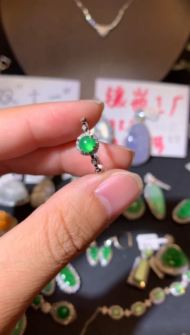 【闪购商品】翡翠吊坠(不含链)18K金镶嵌戒指