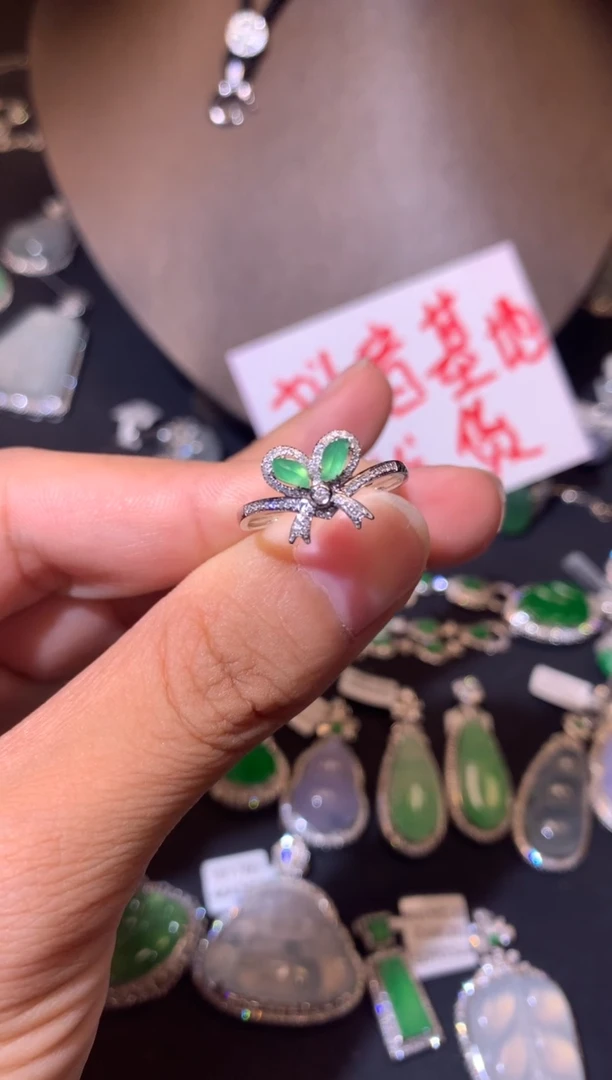 【闪购商品】翡翠吊坠(不含链)18K金镶嵌戒指