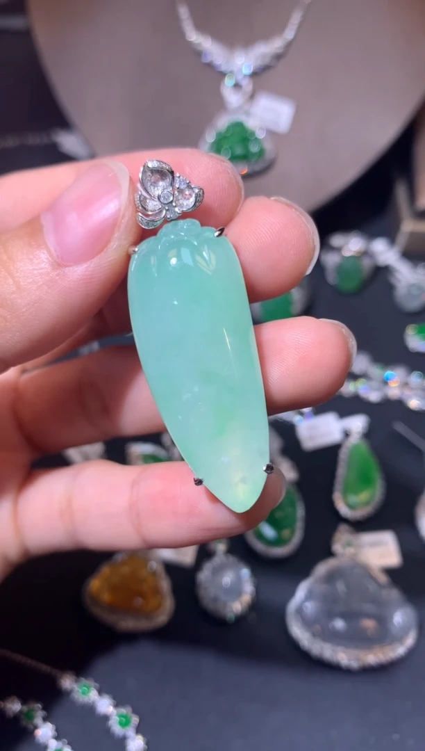 【闪购商品】翡翠吊坠(不含链)18K金镶嵌吊坠