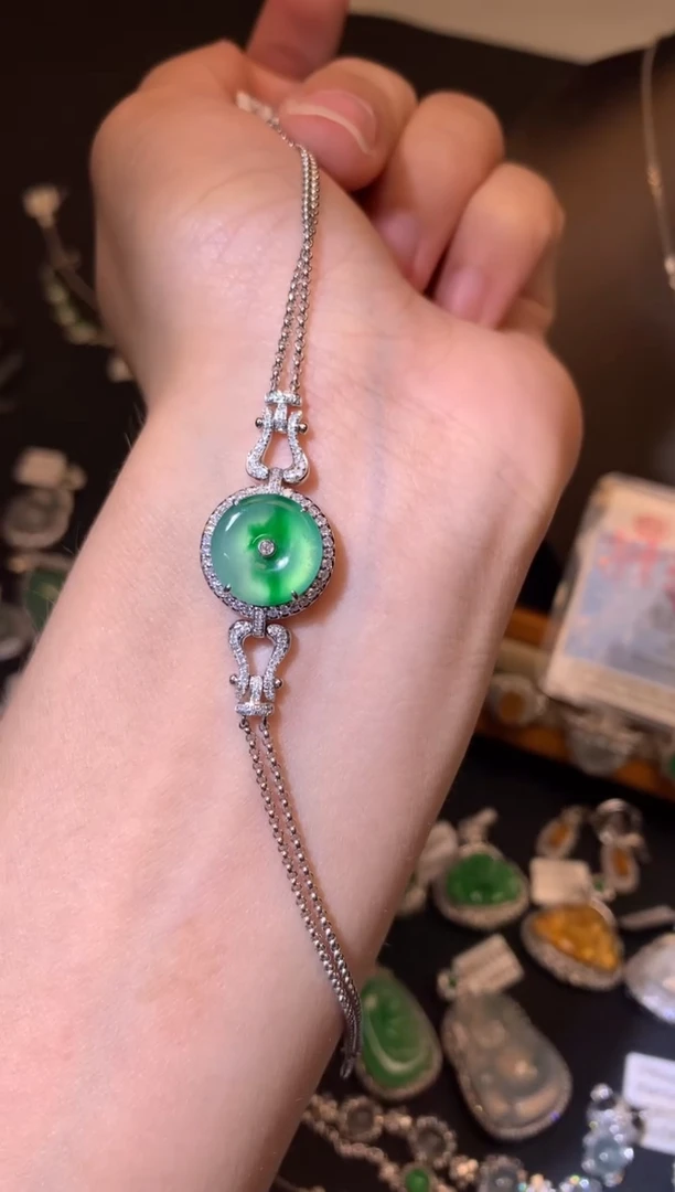 【闪购商品】翡翠吊坠(不含链)18K金镶嵌手链