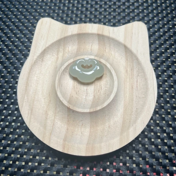 和田玉长命锁吊坠