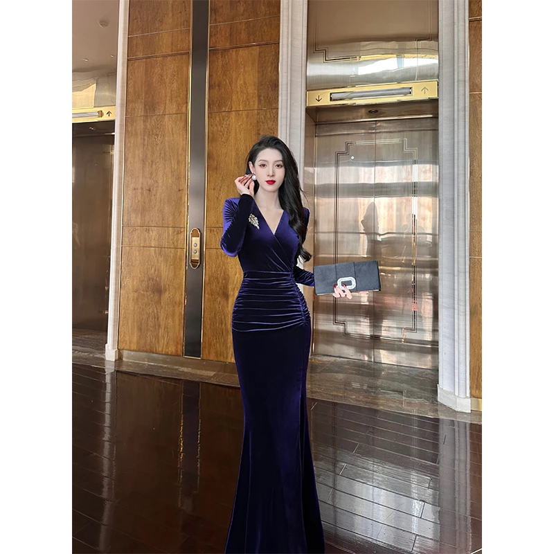 尤克菲儿原创设计丝绒修身气质长裙长袖轻奢时尚V领钉钻连衣裙