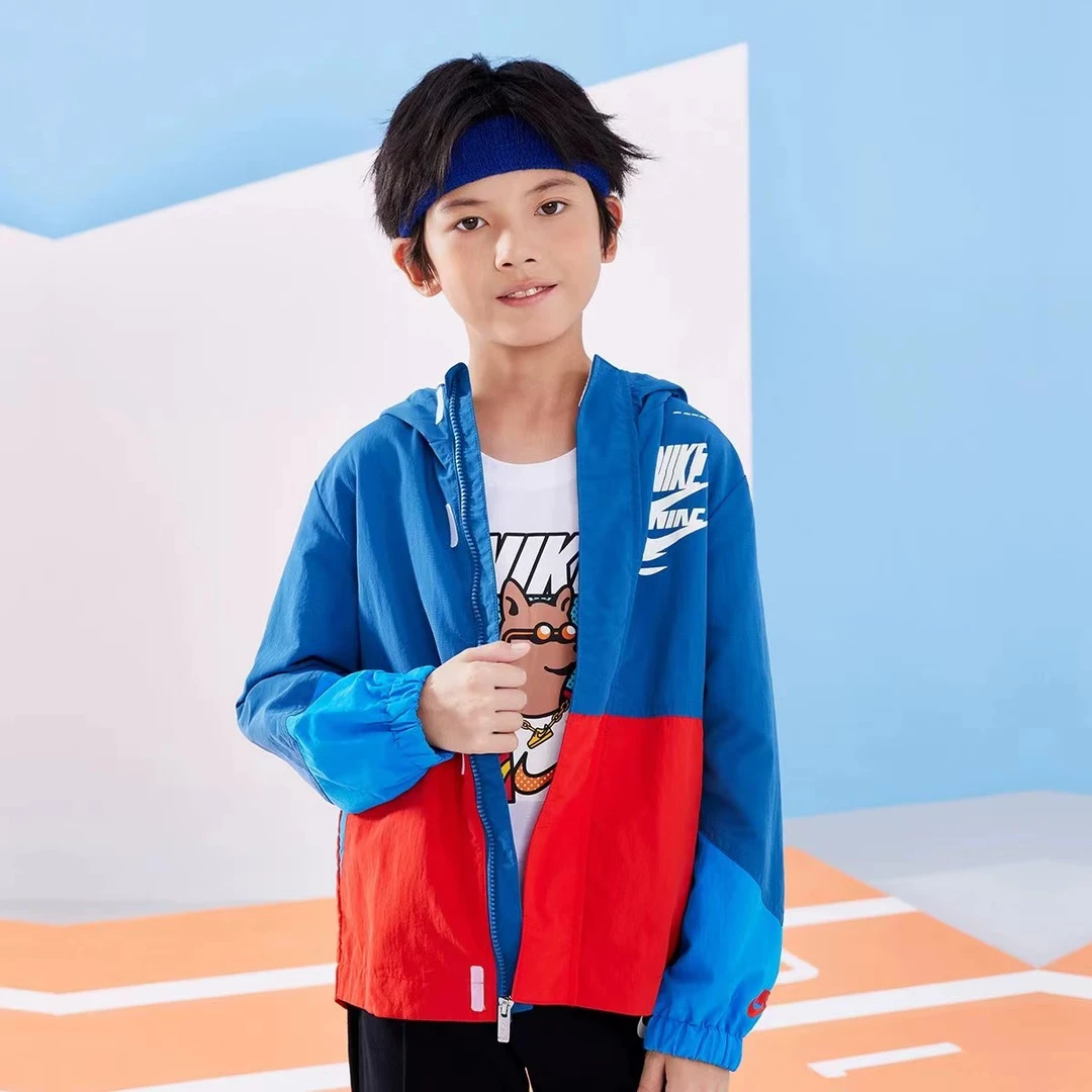 NIKE男童春秋款连帽拼色上衣外套全新未使用——179