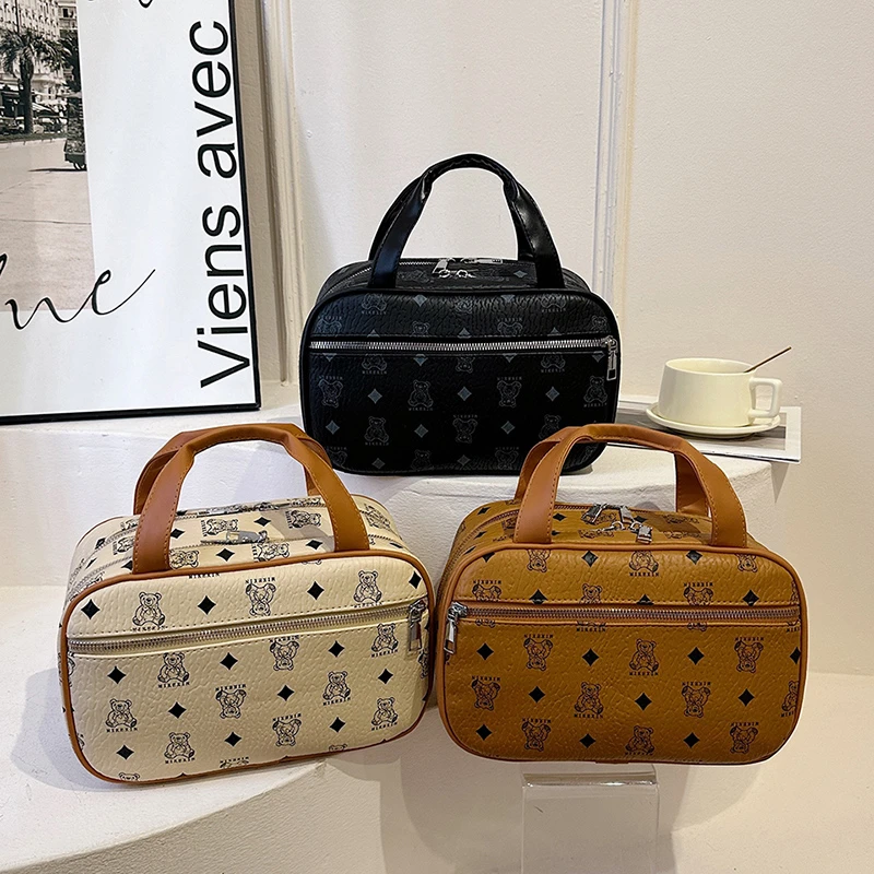 卡通小熊印花洗漱包新款大容量护肤品化妆包外出旅行便携pu收纳袋