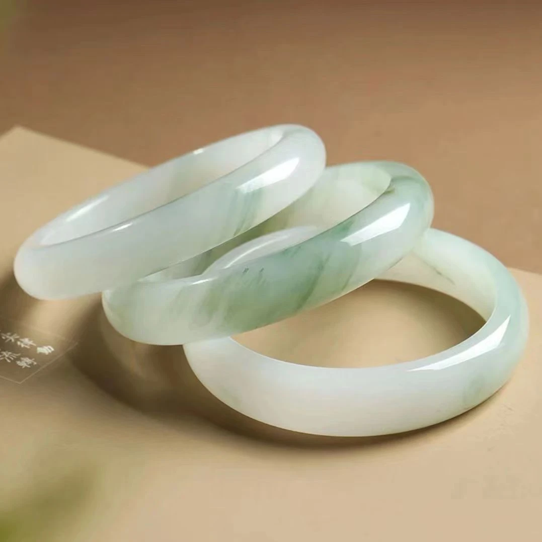 正品A货新疆天山翠冰透时尚玉镯