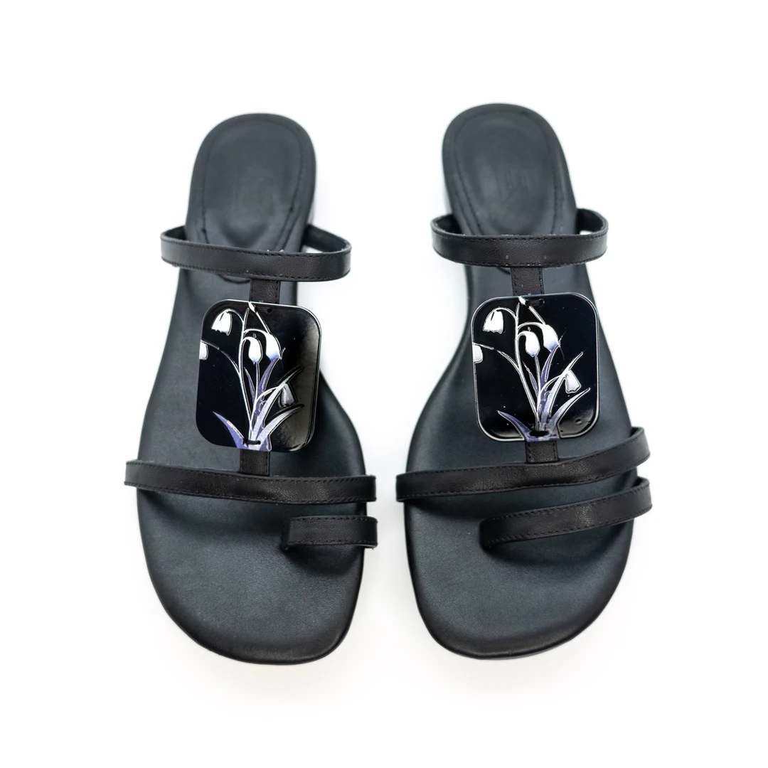 AZ43 小众原创银色不对称夹趾新中式植物点缀基础百搭平底拖鞋女