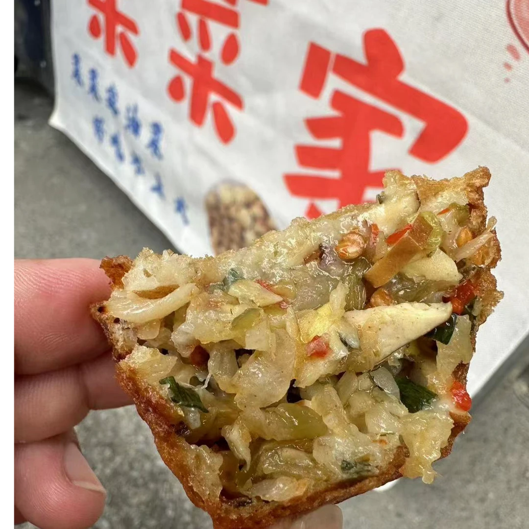 油墩子是江浙沪地区的街头小吃，也被称为油端子或油墩儿