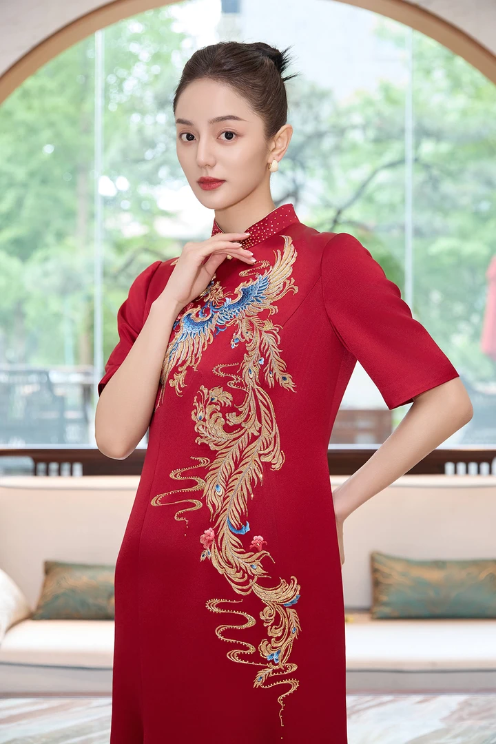 17907朱紫䄖酒红刺绣工艺华丽富贵修身显瘦礼服