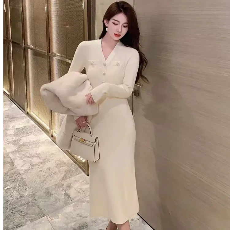 法式小香风针织连衣裙女气质中长款v领内搭打底中长款显瘦毛衣裙