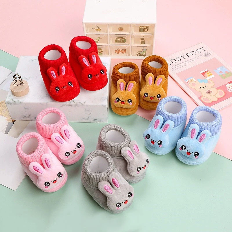 秋冬季婴幼儿鞋子加绒0-6个月宝宝软底不掉棉鞋保暖初生满月袜鞋