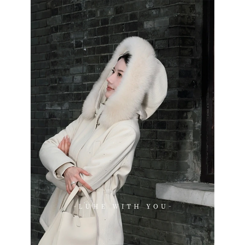 LUHE【芬兰暖冬】chao保暖~羊毛亮片收腰连帽狐狸毛羽绒服+裤子