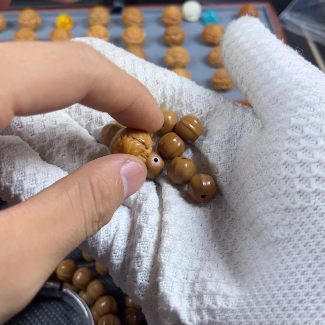 【闪购商品】猴头核桃手串磊*