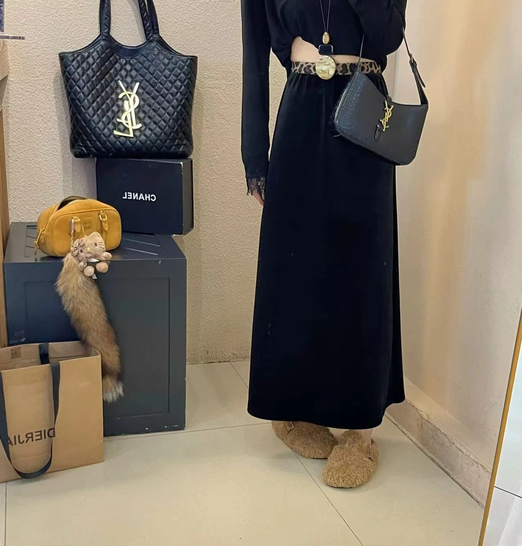 欧货秋季新款高级感丝绒A字半身裙显瘦百搭洋气复古轻奢小众气质