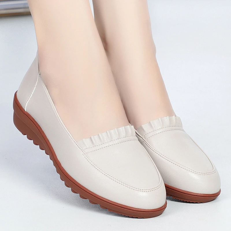 妈妈鞋春秋休闲单鞋软皮软底中老年女士皮鞋平底防滑耐磨底豆豆鞋