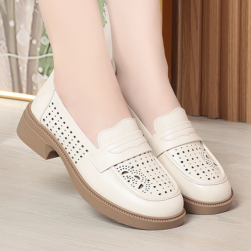 妈妈鞋夏季新款中年女士皮鞋软底粗跟镂空透气皮鞋时尚百搭单鞋女