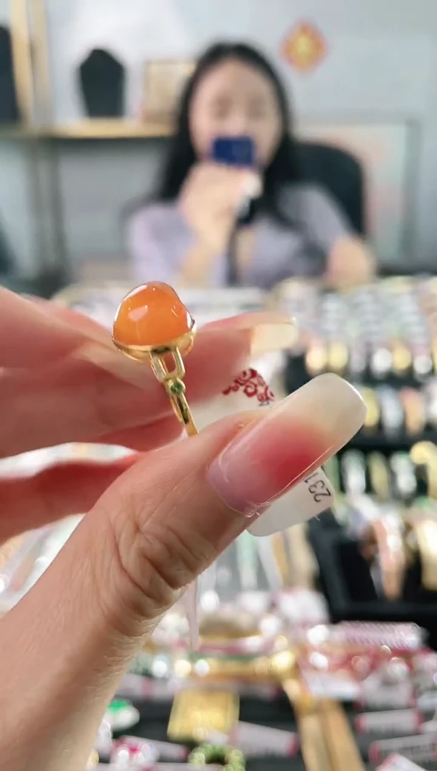 南红玛瑙戒指18K金镶嵌1