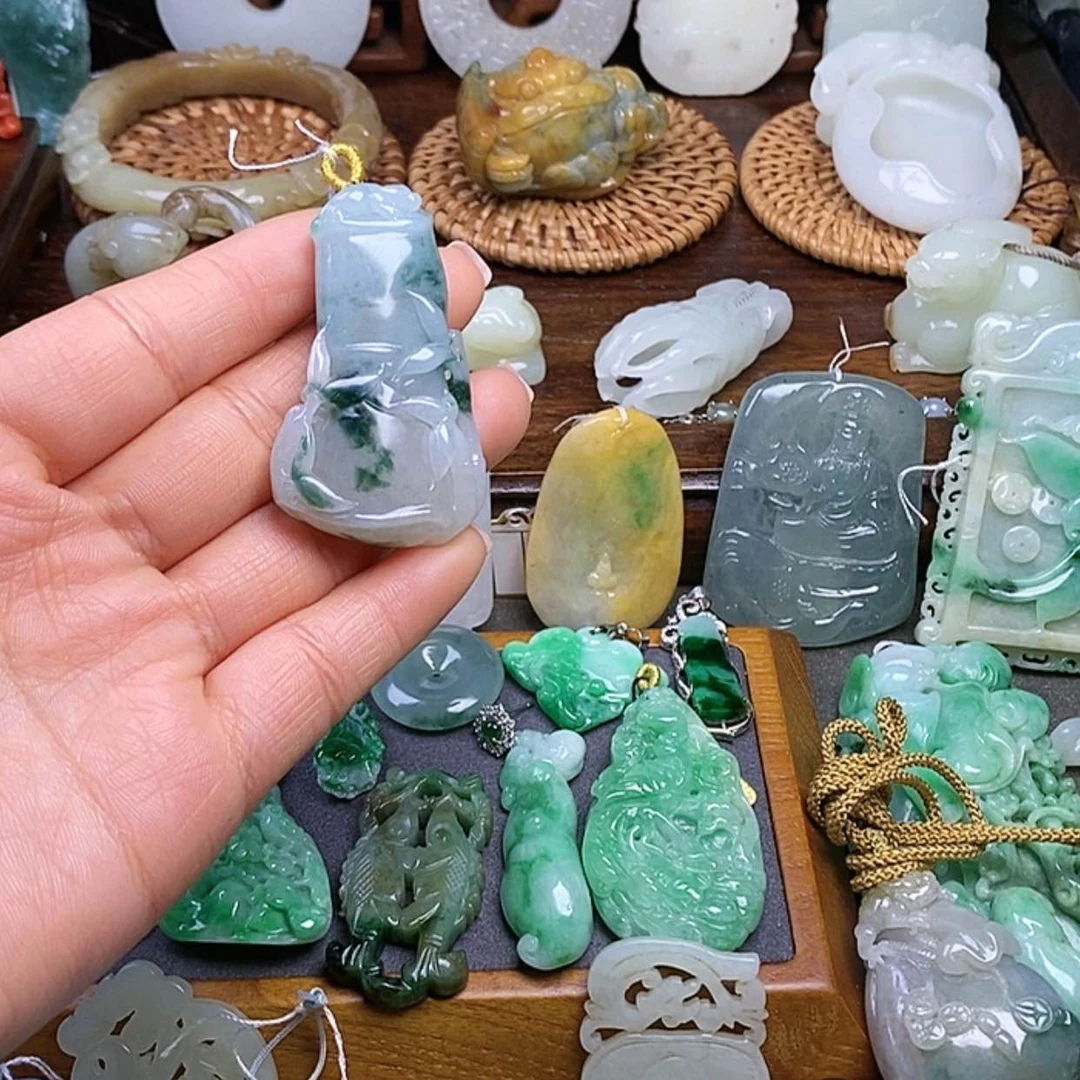 【闪购商品】翡翠挂件未镶嵌如**君