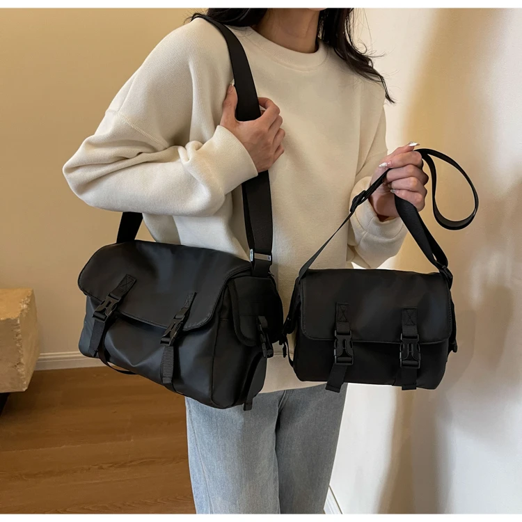 港风邮差包休闲时尚时尚百搭百搭新款牛津布包单肩纯色斜跨包2202